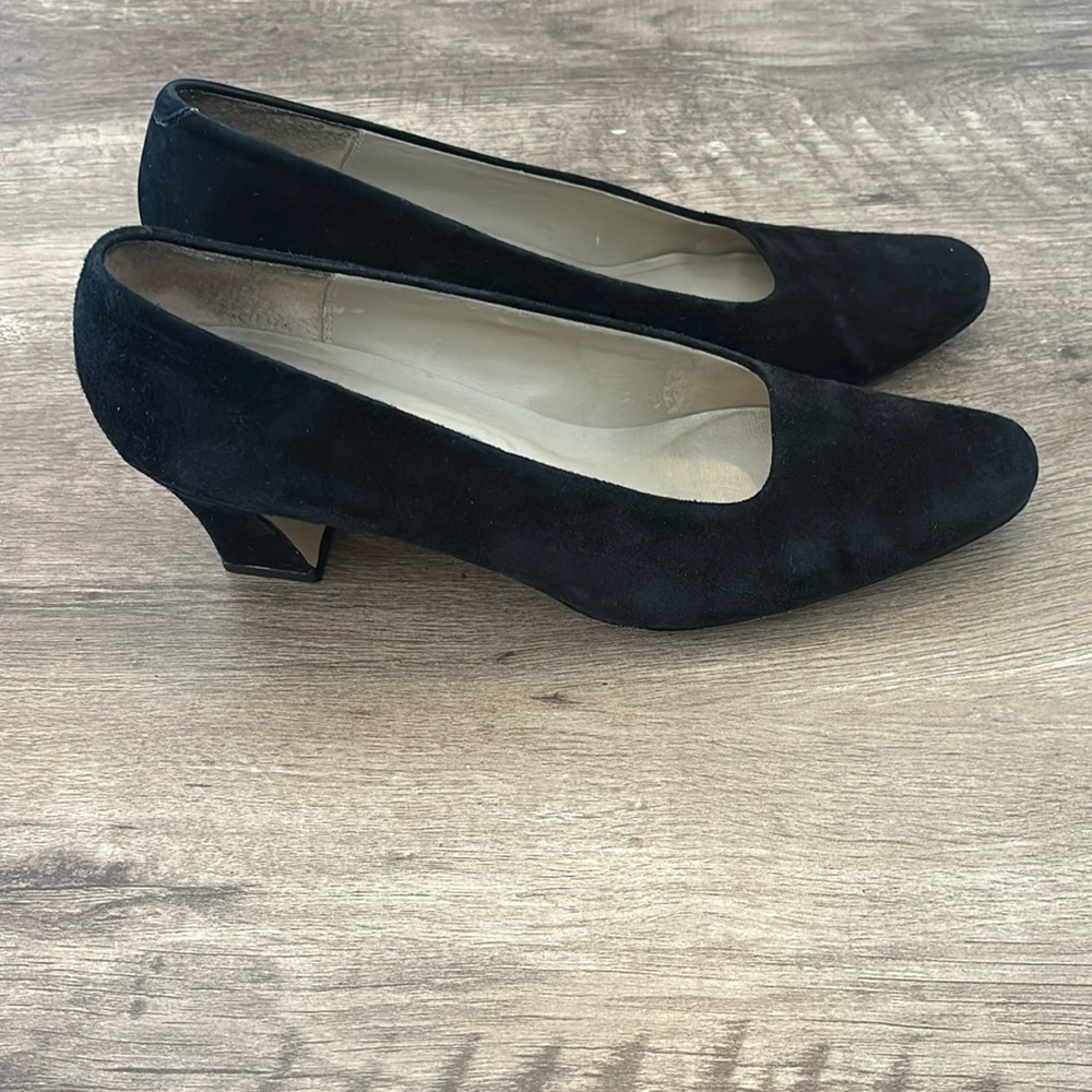 Liz Claiborne velour leather small heel shoes size 9